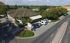 Kisduna Etterem-Panzio